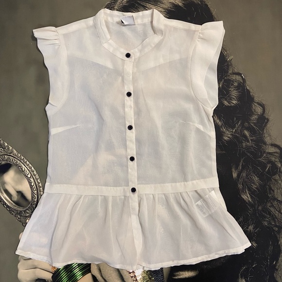 Vero Moda Tops - Vero Moda Tops. Size - M